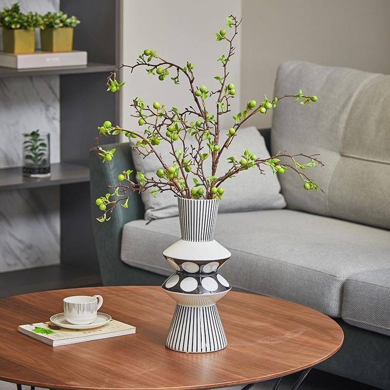 花瓶 フラワーアレンジ モノトーン レイアウト 個性的 陶器 数量