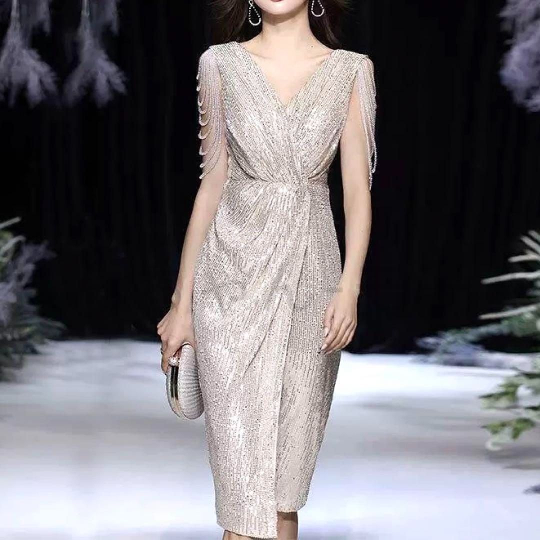 ビジューにスパンコールの煌びやかな イブニングドレス スパンコールの