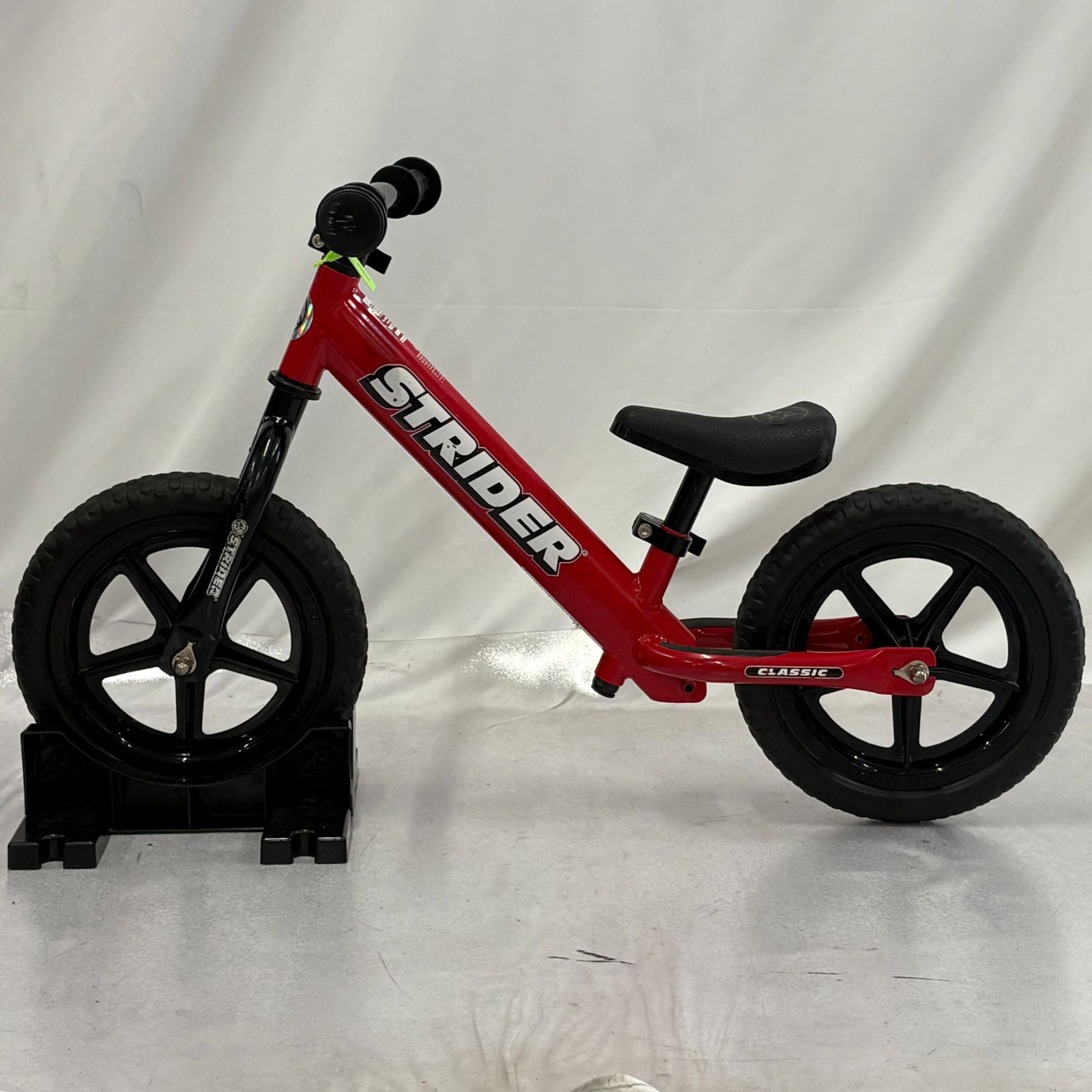 美品 大人気カラー STRIDER ストライダー12 CLASSIC