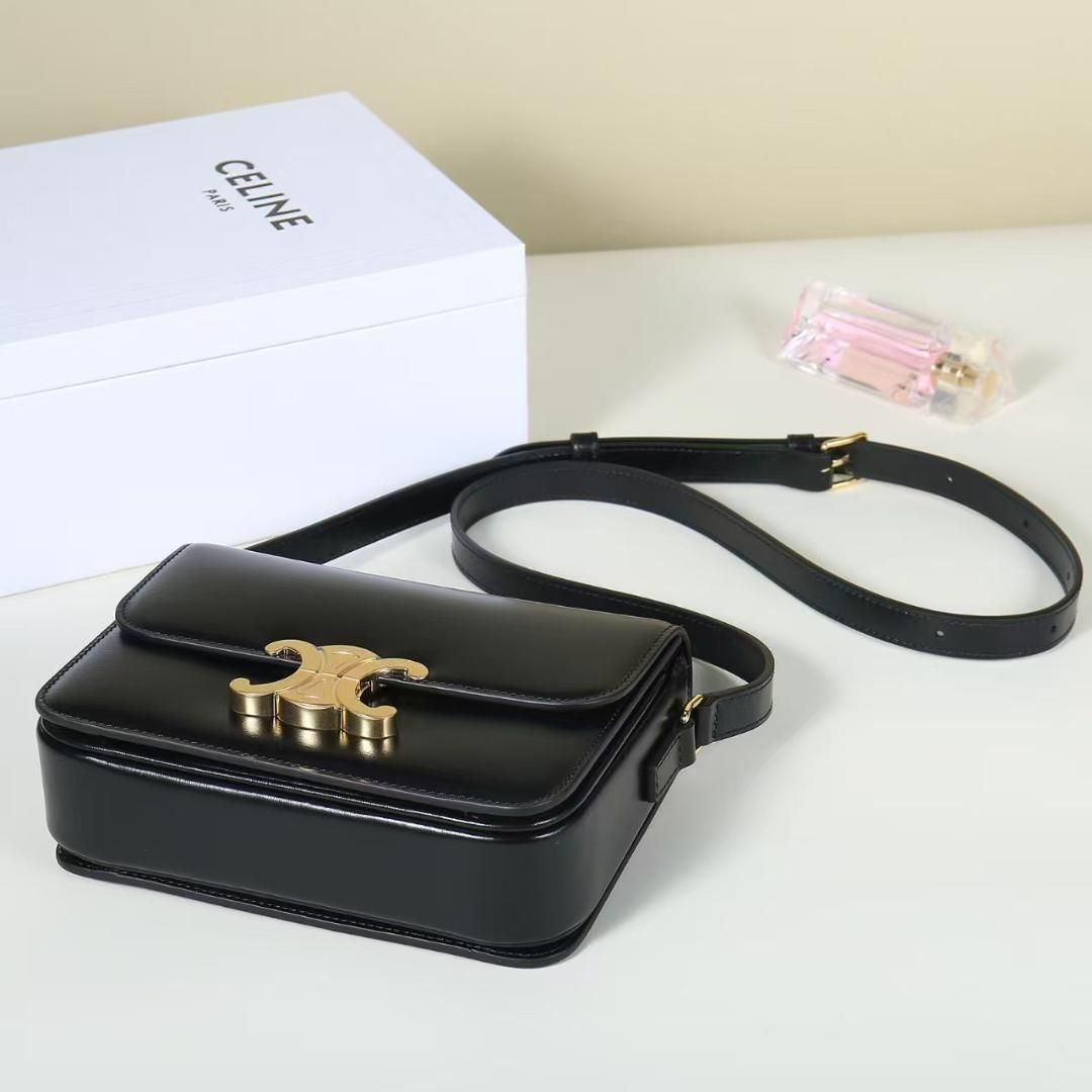 【直営・関税送料込】トリオンフ ショルダーバッグ ☆関税込☆CELINE☆チェーンショルダーバッグ トリオンフ