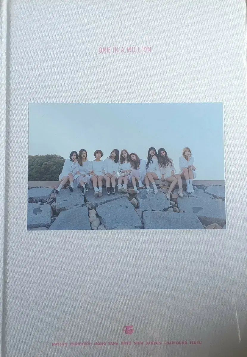 TWICE フォトブック ONE IN A MILLION Amazon.com: TWICE - [ONE IN A MILLION] 1st 310p Photobook+