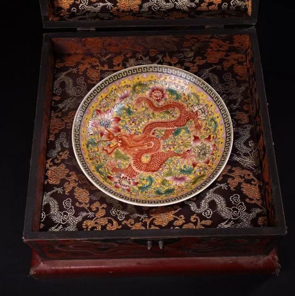 中国古美術・珍蔵粉彩・胭脂紅釉の碗・陶磁器・置物・純手描き・彩絵箱