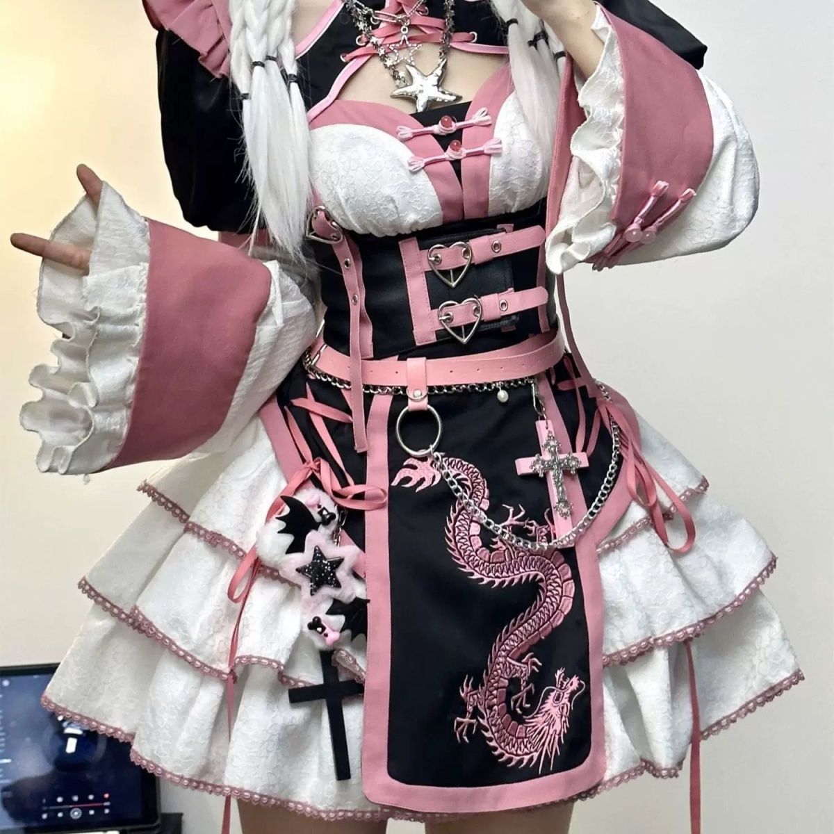 中華風 Lolita連衣裙 旗袍改良 スイート＆スパイシー 中華娘風 豪華刺繍入り ドラゴンモチーフ 甘辛デザイン 長袖ワンピース ピンク×ブラック スカート付き コスプレ衣装 特