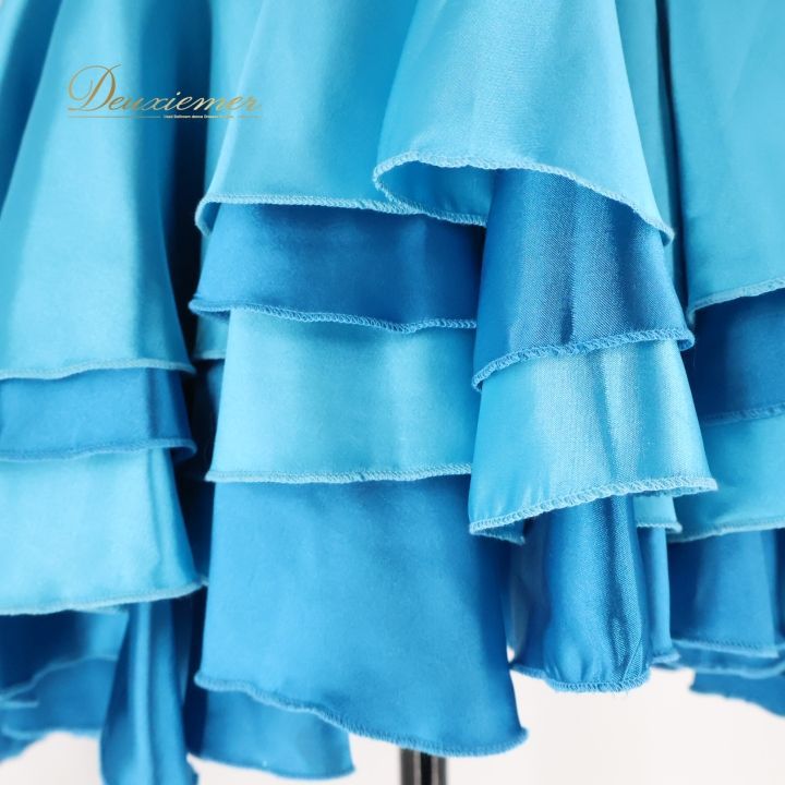 社交ダンス 衣装 ラテン ドレス ワンピース 水色 レース フリル 青 デモ 競技 ダンス パーティ 発表会 ブルー系 かわいい フリルスカート コサージュ 競技用 おしゃれ 大人用 女性用 Mサイズ