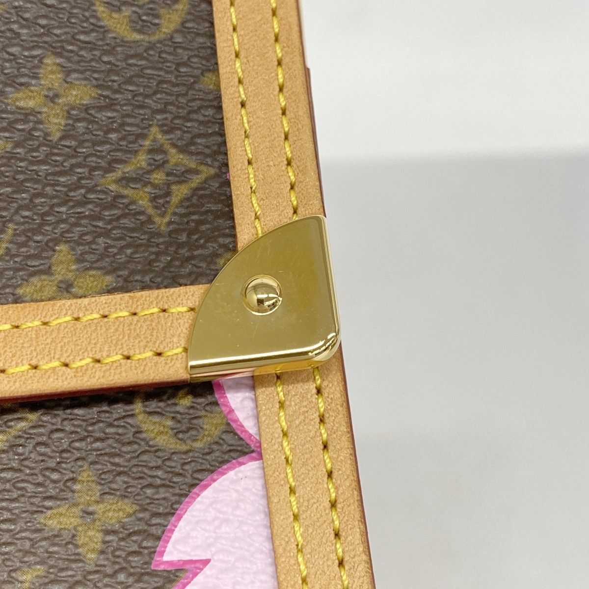 ルイヴィトンスカーフ モノグラムベージュ Louis Vuitton レディース ウィメンズ シルクスカーフ&バンドー カタログ｜ルイ・ヴィトン