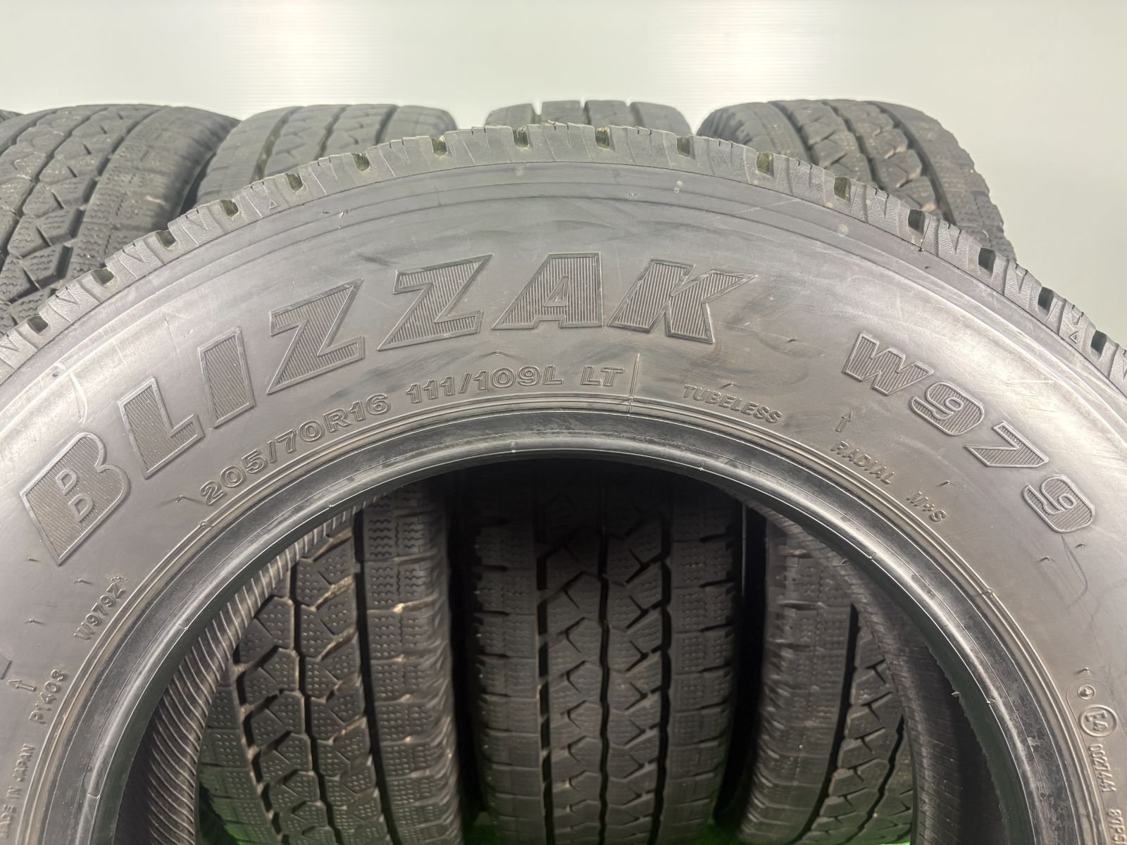 70R16 LT