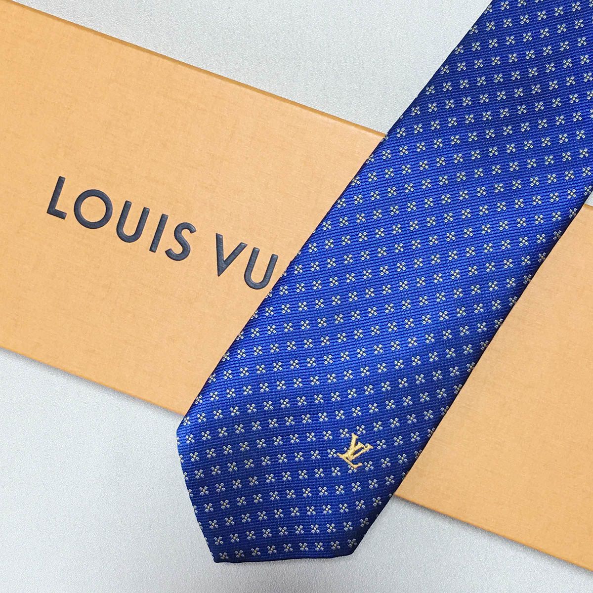 Louis Vuitton ネクタイ ネイビー 花柄　シルク 美品 ルイヴィトン Louis Vuitton ネクタイ シルク100% ブルー 花柄