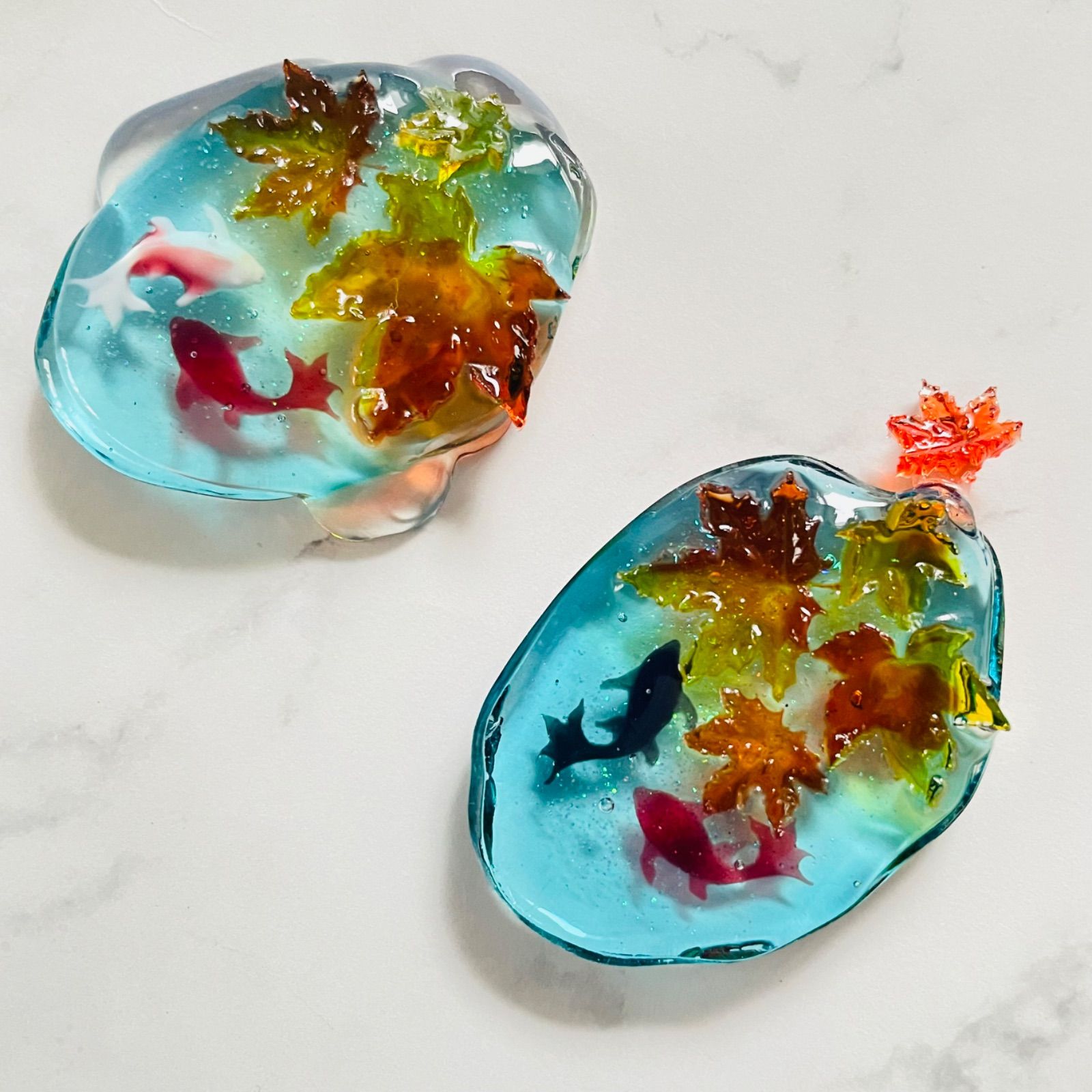 紅葉舞い落ちる金魚が泳ぐ水面 2個セット レジンアート - メルカリ