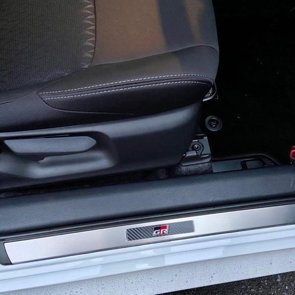 トヨタ TOYOTA 純正 GR ヤリス スカッフ プレート RH LH 助手席 運転席 共通 単品 パーツ エンジン タイヤ バンパー 検索 マフラー