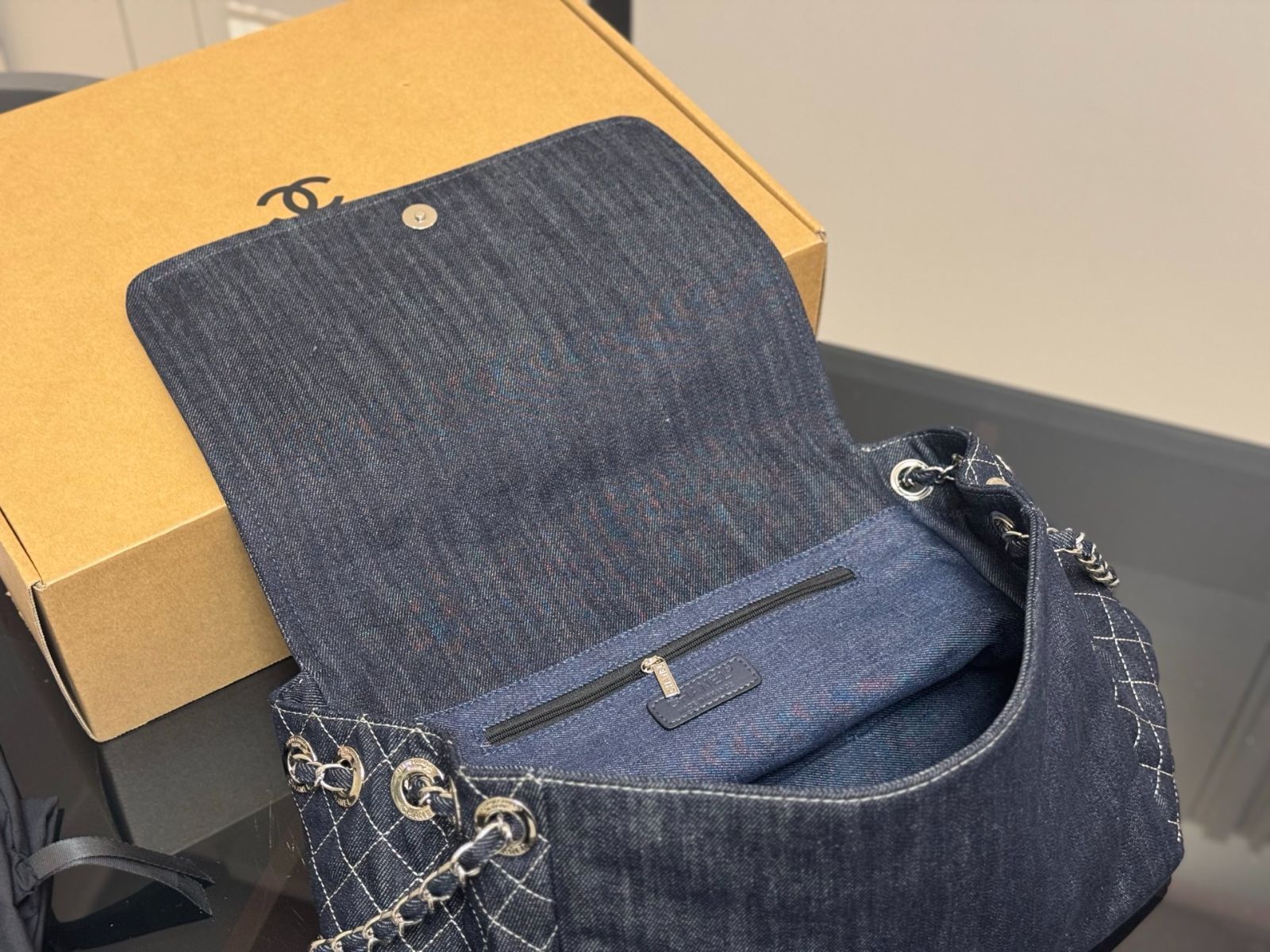 超希少！シャネル★ 23Sデニム メッセンジャーバッグ ミディアム 今日特価】Chanel Denim Messenger Bag シャネル デニム