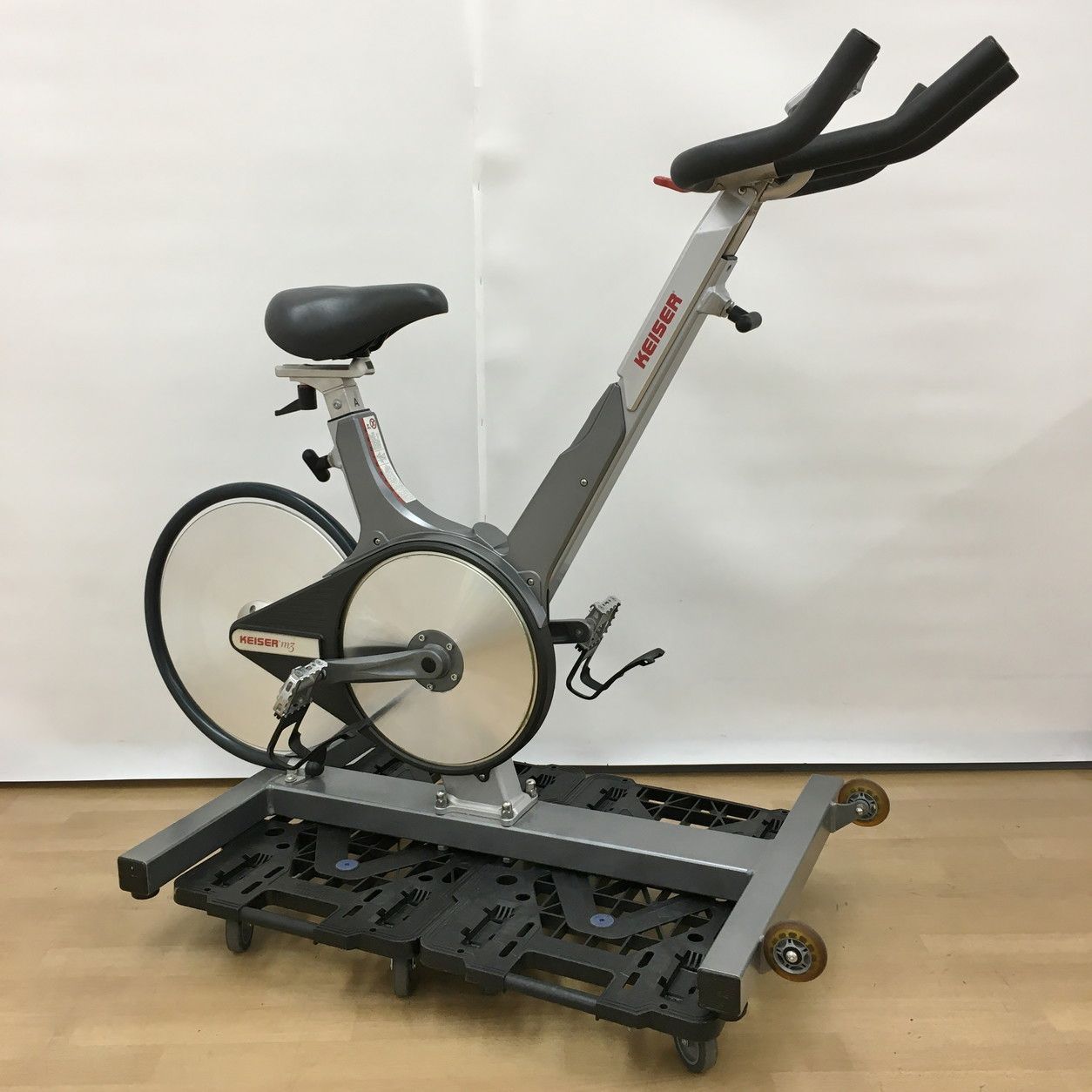 カイザー KEISER エアロバイク M3インドアサイクル 005501PBC スピンバイク フィットネスマシン 2510LS019