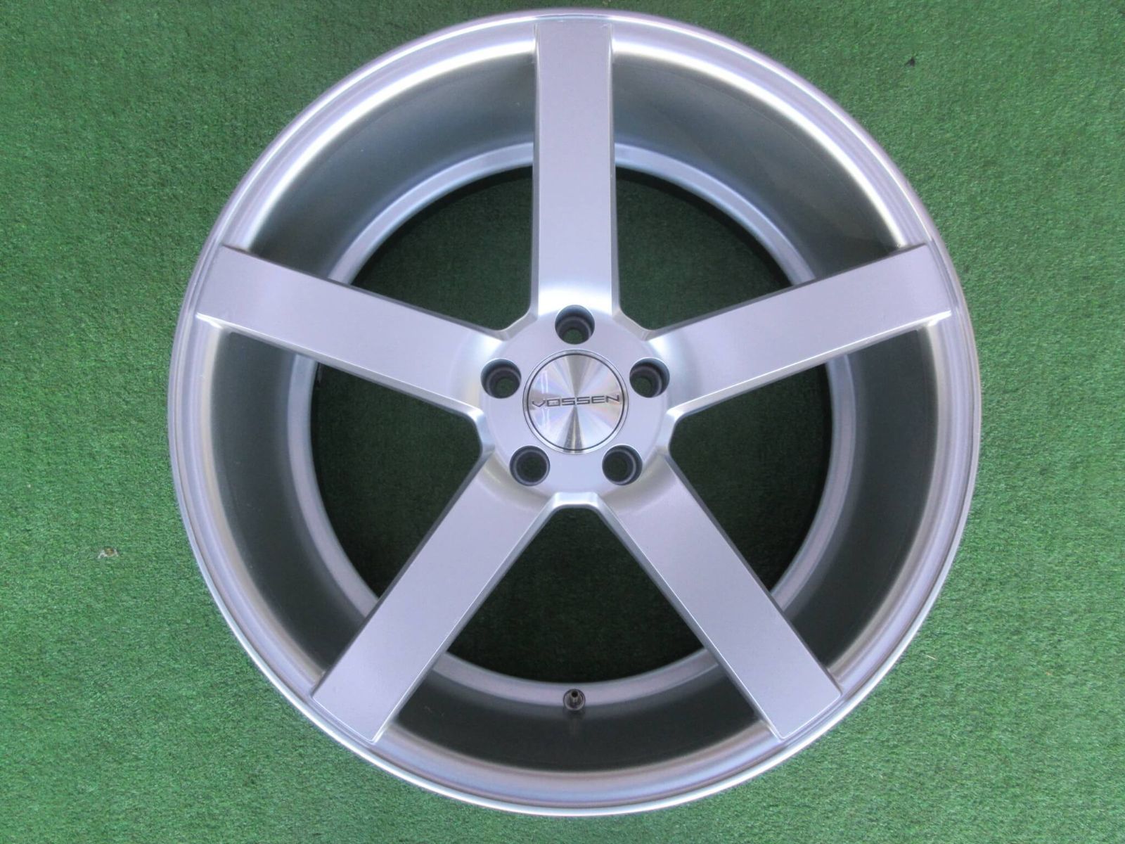 輸入車モデル！ＶＯＳＳＥＮ　ＣＶ３　9J-20 5H112 +32 1本のみの出品となります！塗装済みです。