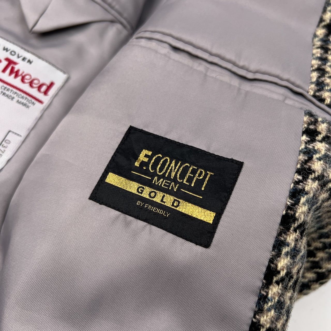 美品 Harris Tweed ハリスツイード F.CONCEPT MEN GOLD 段返3B 