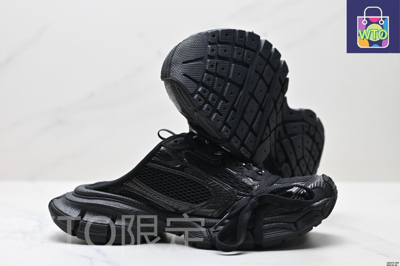 ＊BALENCIAGA＊ TEDDY MULE 関税/送料込 Balenciaga Teddy Faux Fur Mule in Black | FWRD