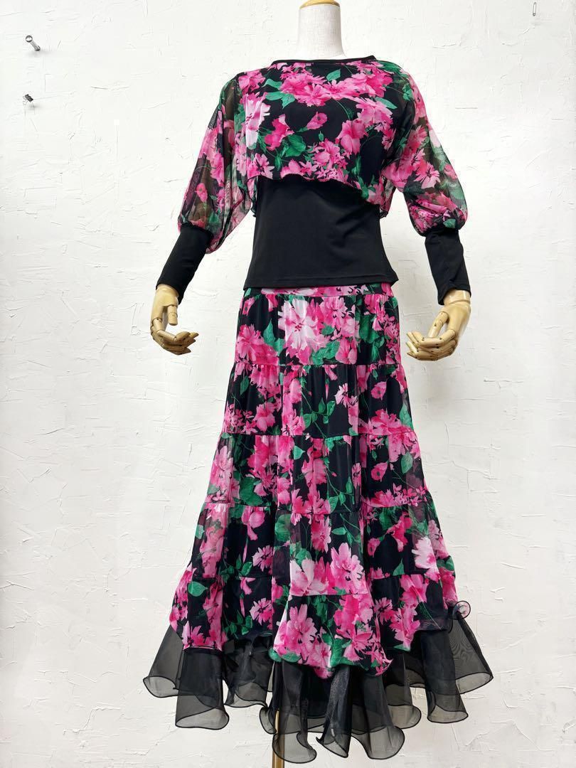 【パーティーに】新品　社交ダンス　ピンク花柄セットアップ黒　ｍ926 パーティーに】新品 社交ダンス ピンク花柄セットアップ黒 m926