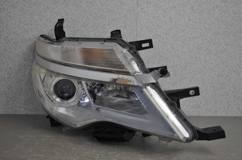 右 ヘッドライト LED レベライザー付き (HFC26 C26) セレナ ハイウェイ