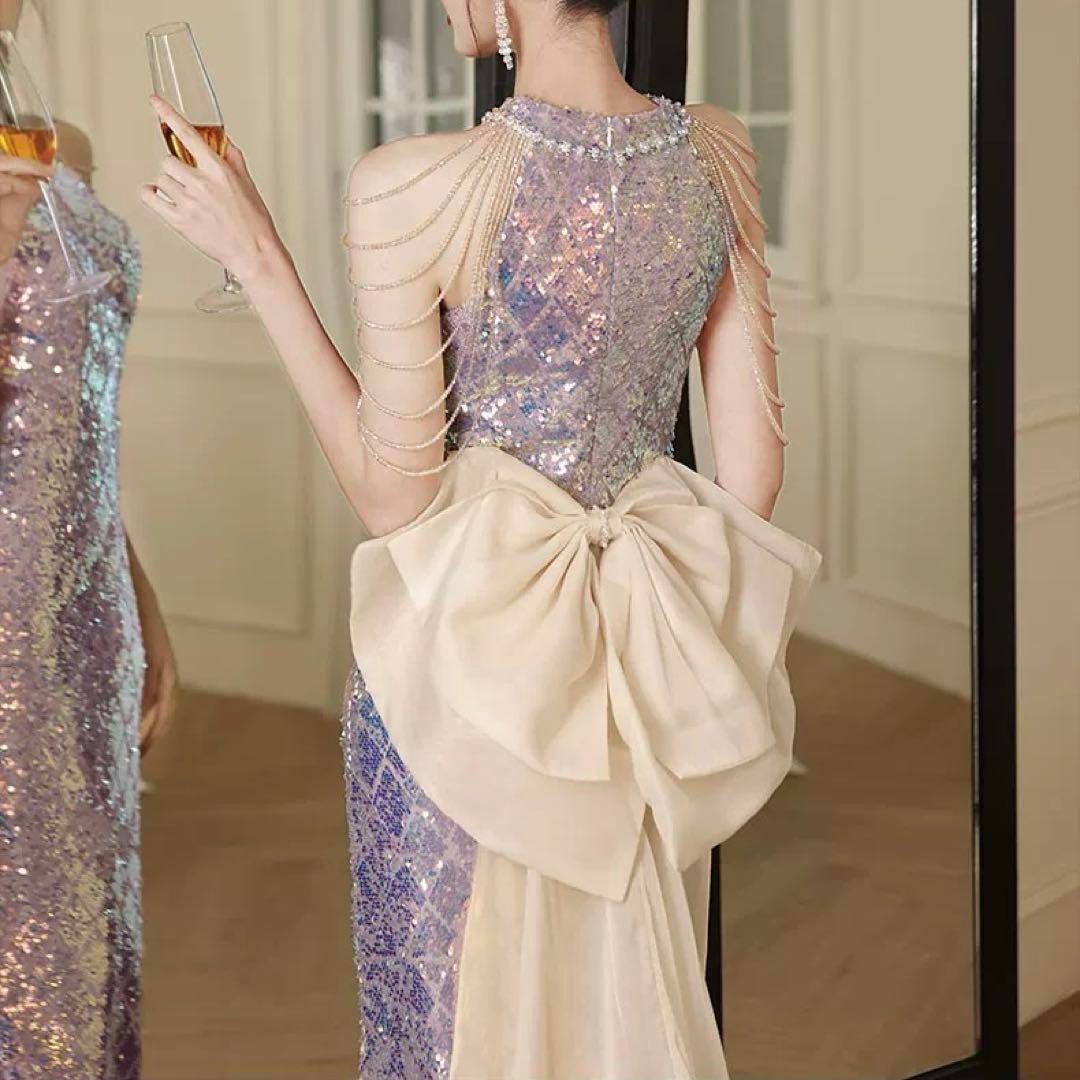 スパンコールがゴージャスなリボン付き ホルターネックドレス スパンコールがゴージャスなリボン付き ホルターネックドレス