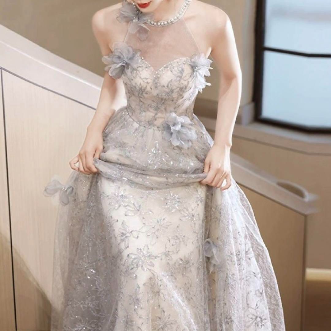 首元のお花のデザインがオシャレなホルターネックのロングドレス 新品未使用 レディースファッション 人気商品 お花のデザインが