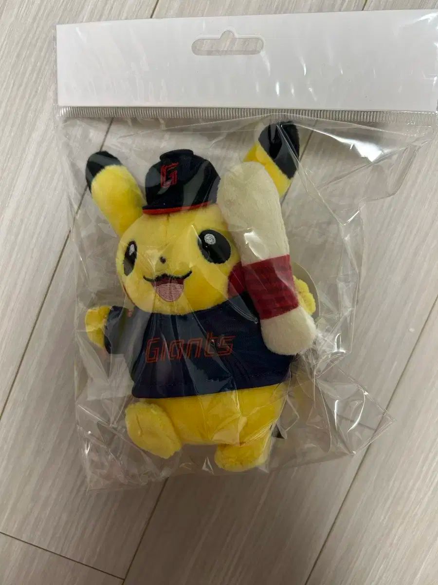 ロッテ・ジャイアンツ ピカチュウキーリング アウェー 販売