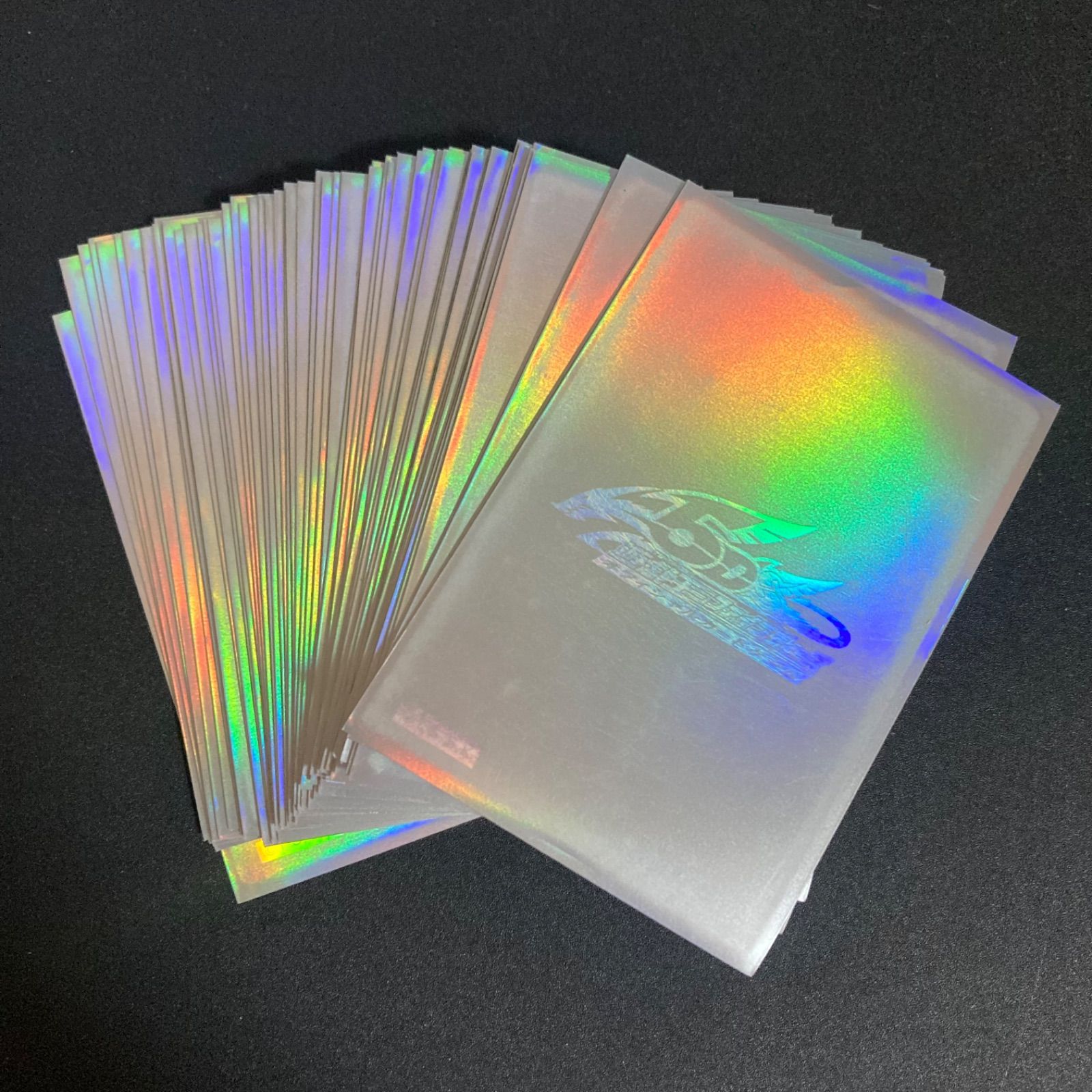 遊戯王 公式 スリーブ 81枚 初期ロゴ ホロ　銀　シルバー　プロテクター 遊戯王 公式 スリーブ 81枚 初期ロゴ ホロ 銀 シルバー プロテクター