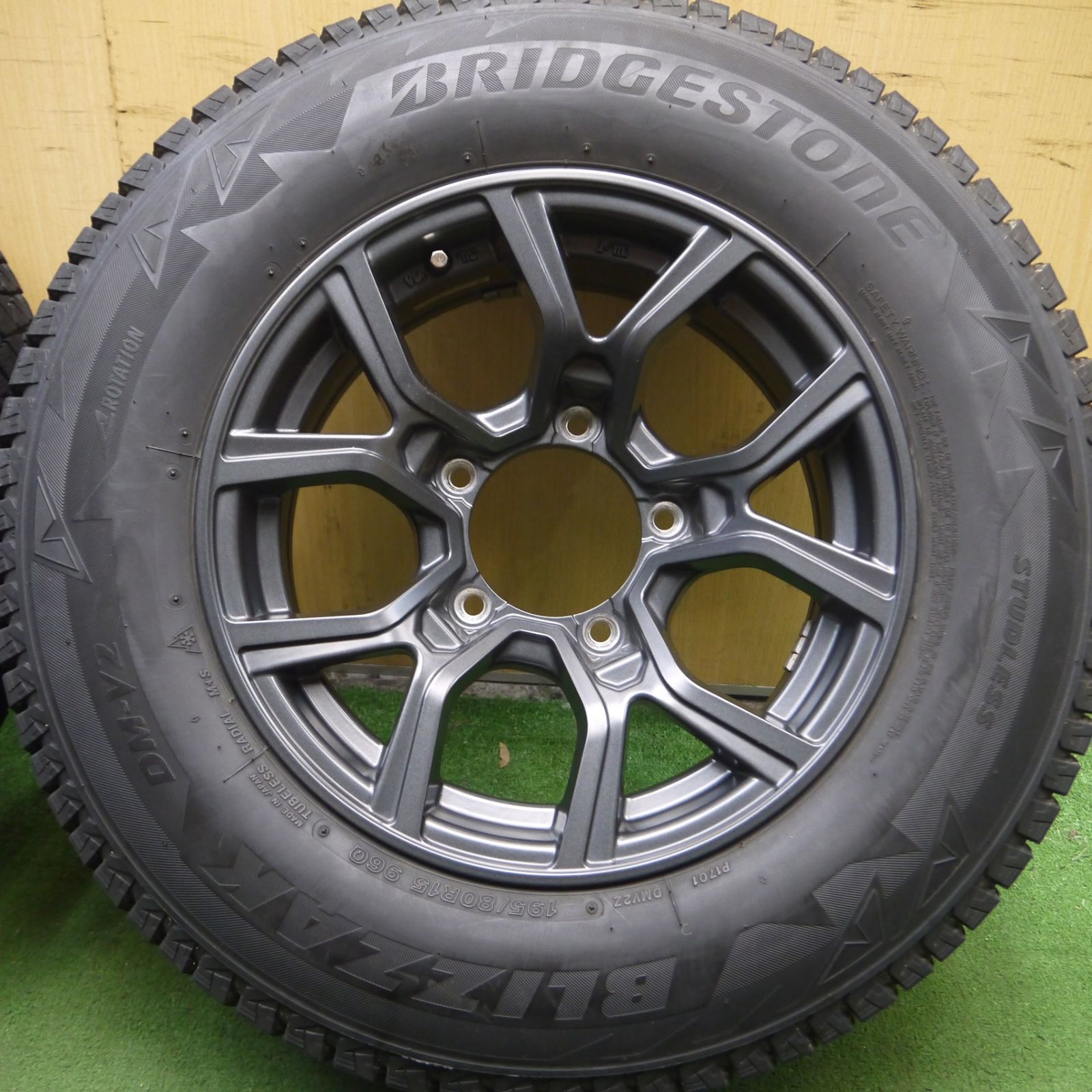 送料無料* キレイ！22年☆ジムニー等 195/80R15 スタッドレス ブリヂストン ブリザック DM-V2 社外 アルミ 15インチ  PCD139.7/5H☆4051308Hス - メルカリ