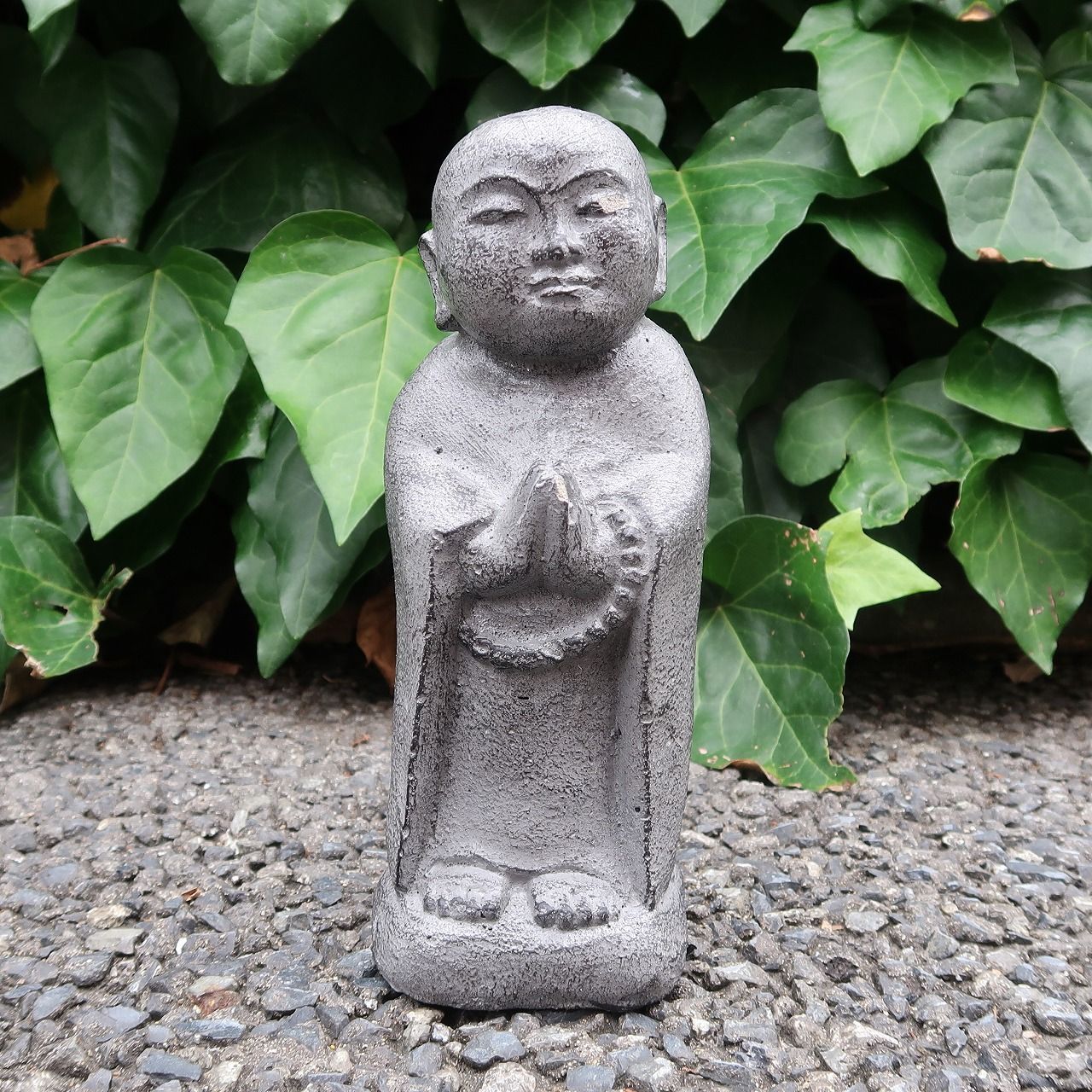 江戸期38センチ　骨董　石彫　お地蔵さん　地蔵菩薩　仏像　神像　石仏　　民間信仰 滋賀県近江八幡にある興隆寺本堂に祀られている地蔵菩薩立像