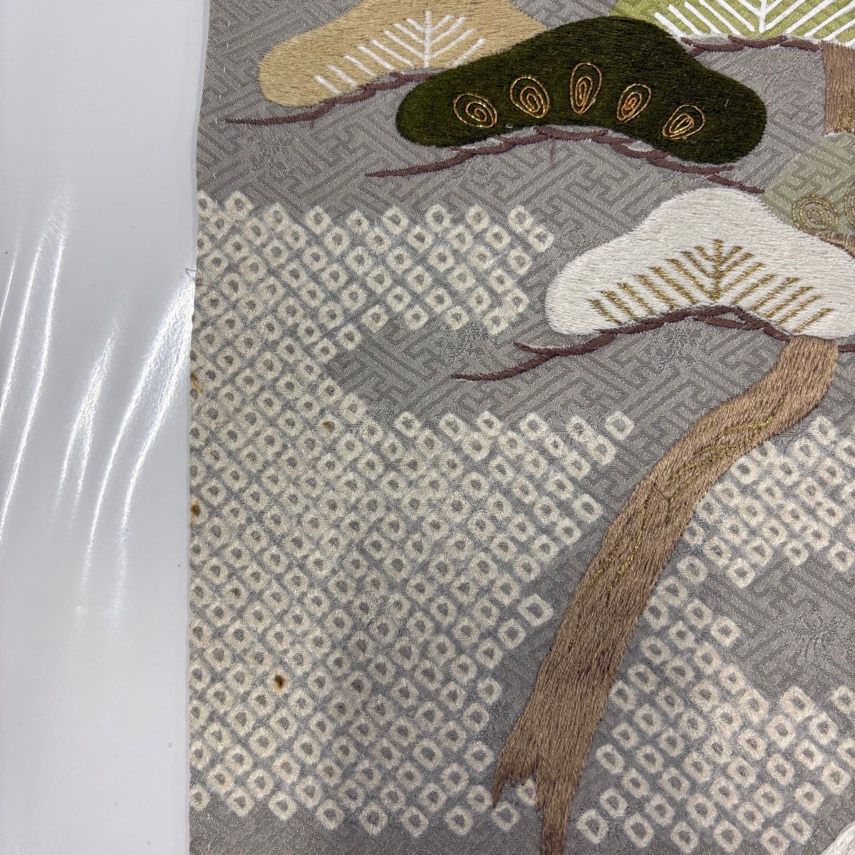 花井幸子　色留袖　刺繍　金彩　八橋　松皮菱　松葉　菊　花菱　着物　045a d 花井幸子 色留袖 刺繍 金彩 八橋 松皮菱 松葉 菊 花菱 着物 045a d