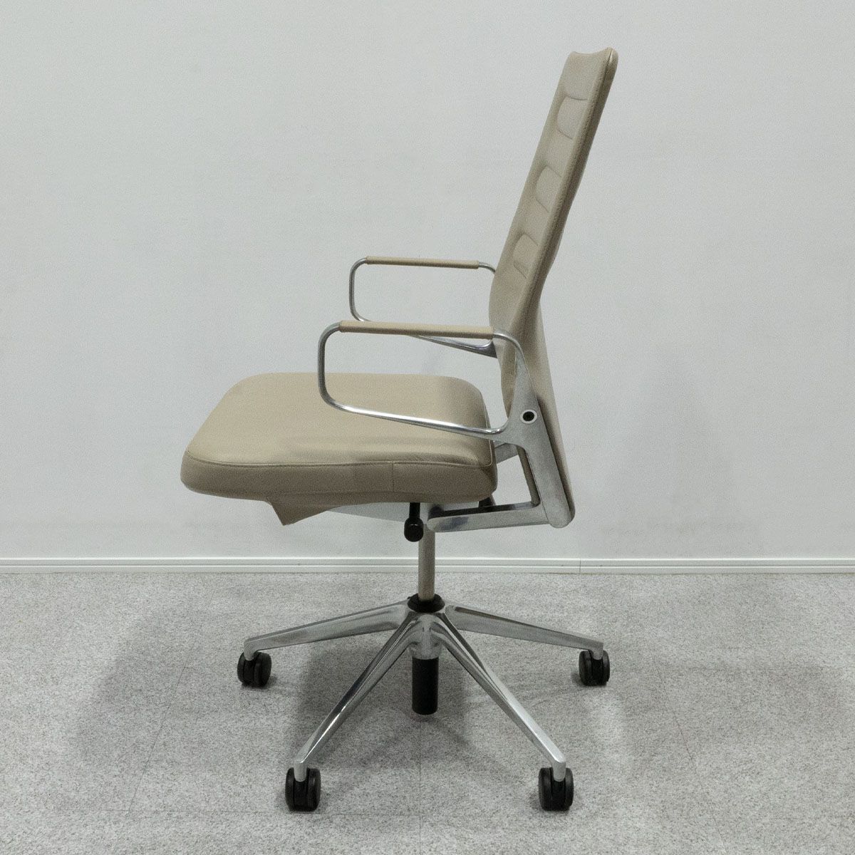 中古品】Vitra ヴィトラ AC4 エーシー４ オフィスチェア キャスター付