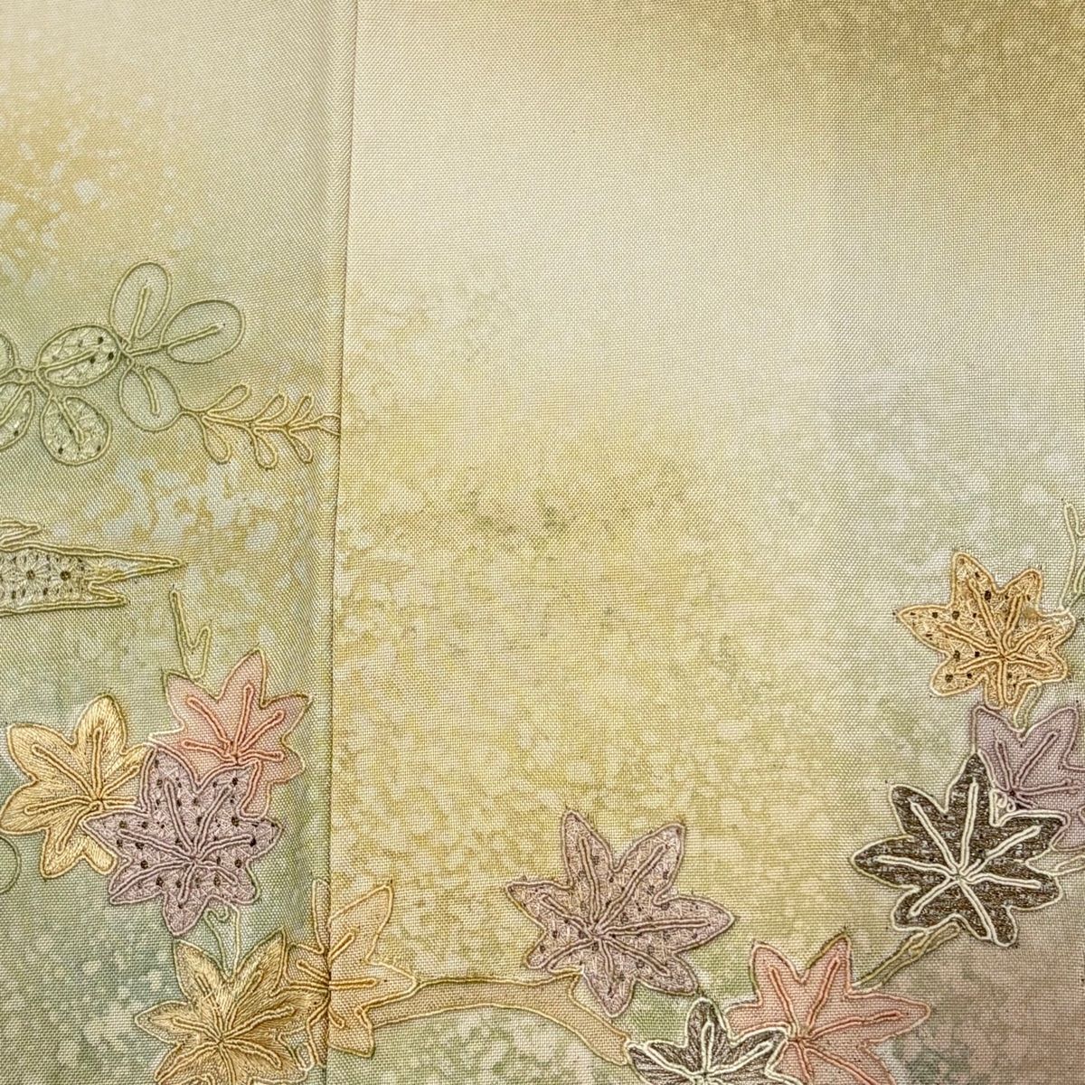 紬付け下げ 刺繍 薄色 正絹 反物 お仕立付き・袷】正絹 刺繍柄 付下げ（薄ブルーグレー系）（S・M