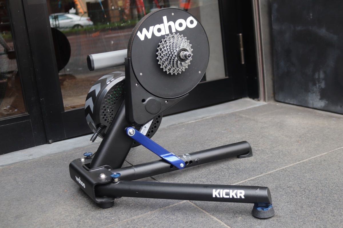 ワフー WAHOO キッカー KICKR V4 インドア スマートトレーナー ローラー台 東京南麻布店