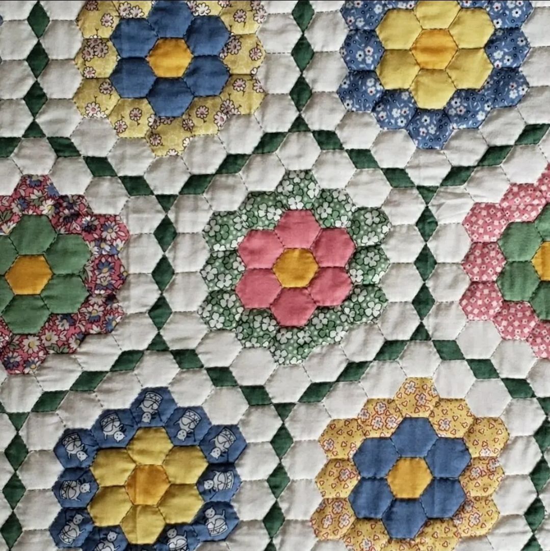 ☆ヘキサゴン(六角形)キルトのタペストリー・カバー(約54cm×57cm