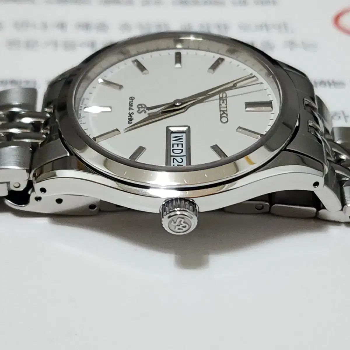 超精密クオーツ 米粒ベゼル