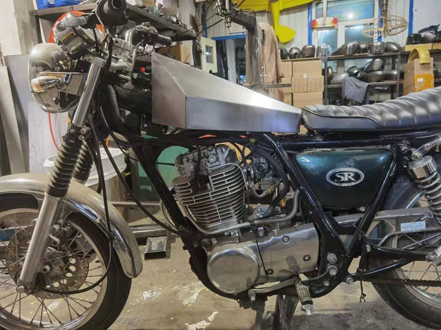 ２８番 ８L ヤマハ YAMAHA SR400&SR500用 コフィンタンク チョッパー カスタム ポン付け タンク製作工房 - メルカリ