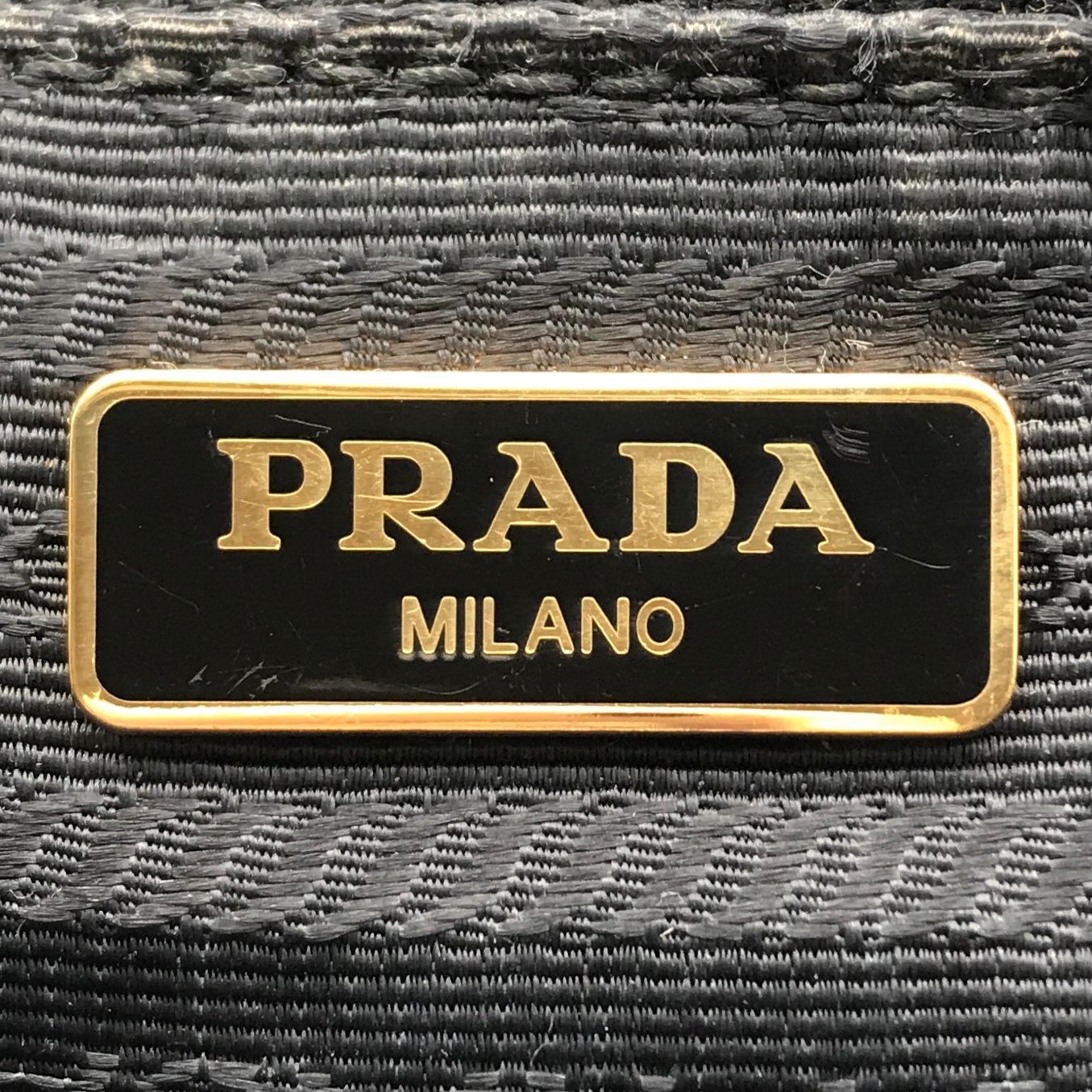【良品】プラダ　コスメポーチ　アクセサリーポーチ　ブラック　三角ロゴ　イタリア製 PRADA プラダ ポーチ 1NA021 コスメポーチ 三角プレート付き