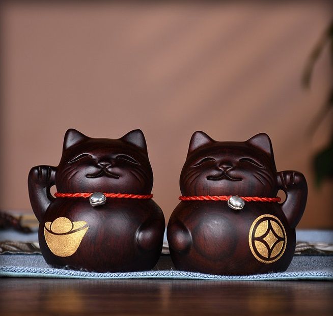 實木木彫り招き猫 黒檀木工芸品 置物15cm