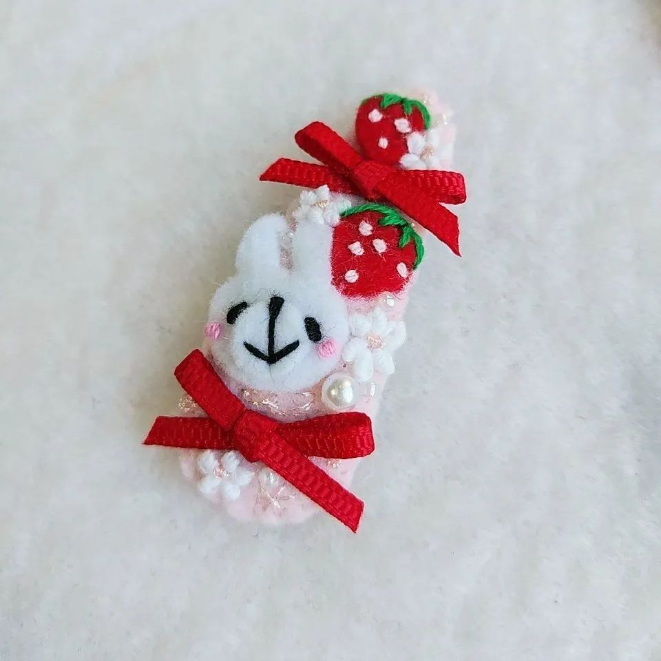 いちごキラキラうさぎちゃん♡5センチパッチンピンハンドメイド