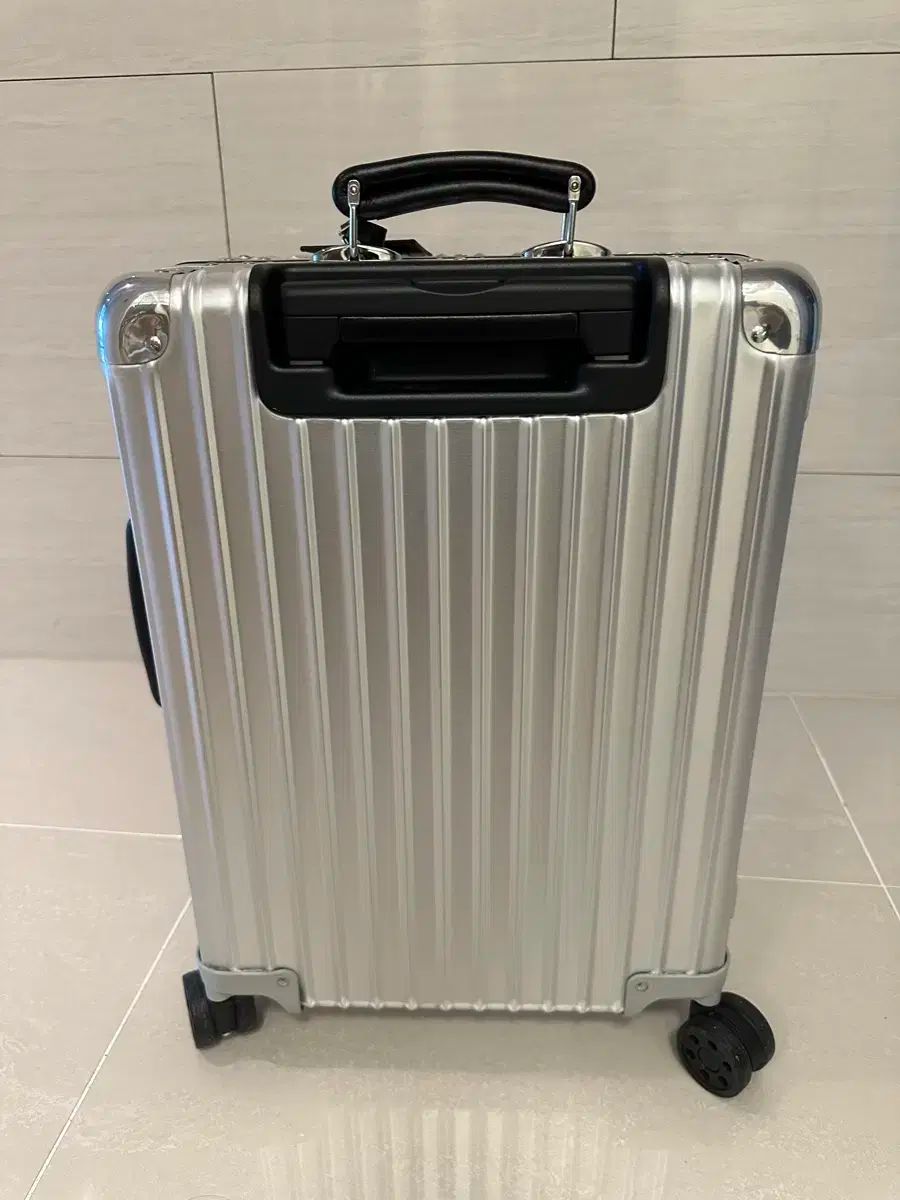 RIMOWA Classic M 新品未使用※生涯保証付き Rimowa RIMOWA(リモワ) クラシック キャビン 新モデル/生涯保証