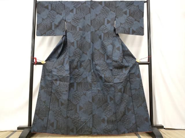 平和屋着物□本場大島紬 7マルキ 亀甲重ね文 正絹 逸品 AAAU4623st  