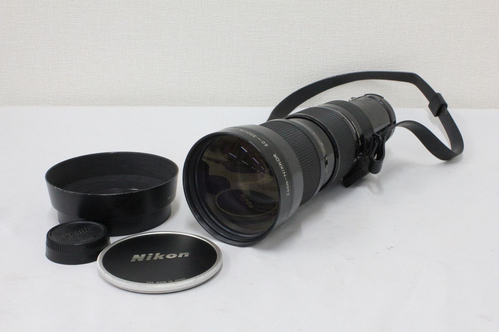 返品保証 ニコン Nikon Zoom-NIKKOR 50-300mm F4.5 前後キャップ フード 三脚座付き レンズ e3021