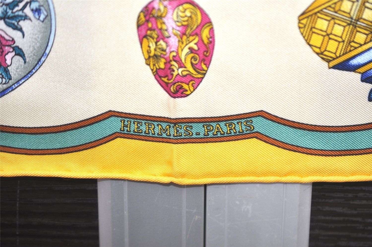 美品✨HERMES エルメス カレ40 スカーフ　イエロー　人気 HERMES カレ40 スカーフ イエロー系 : JJコレクション ヤフー店