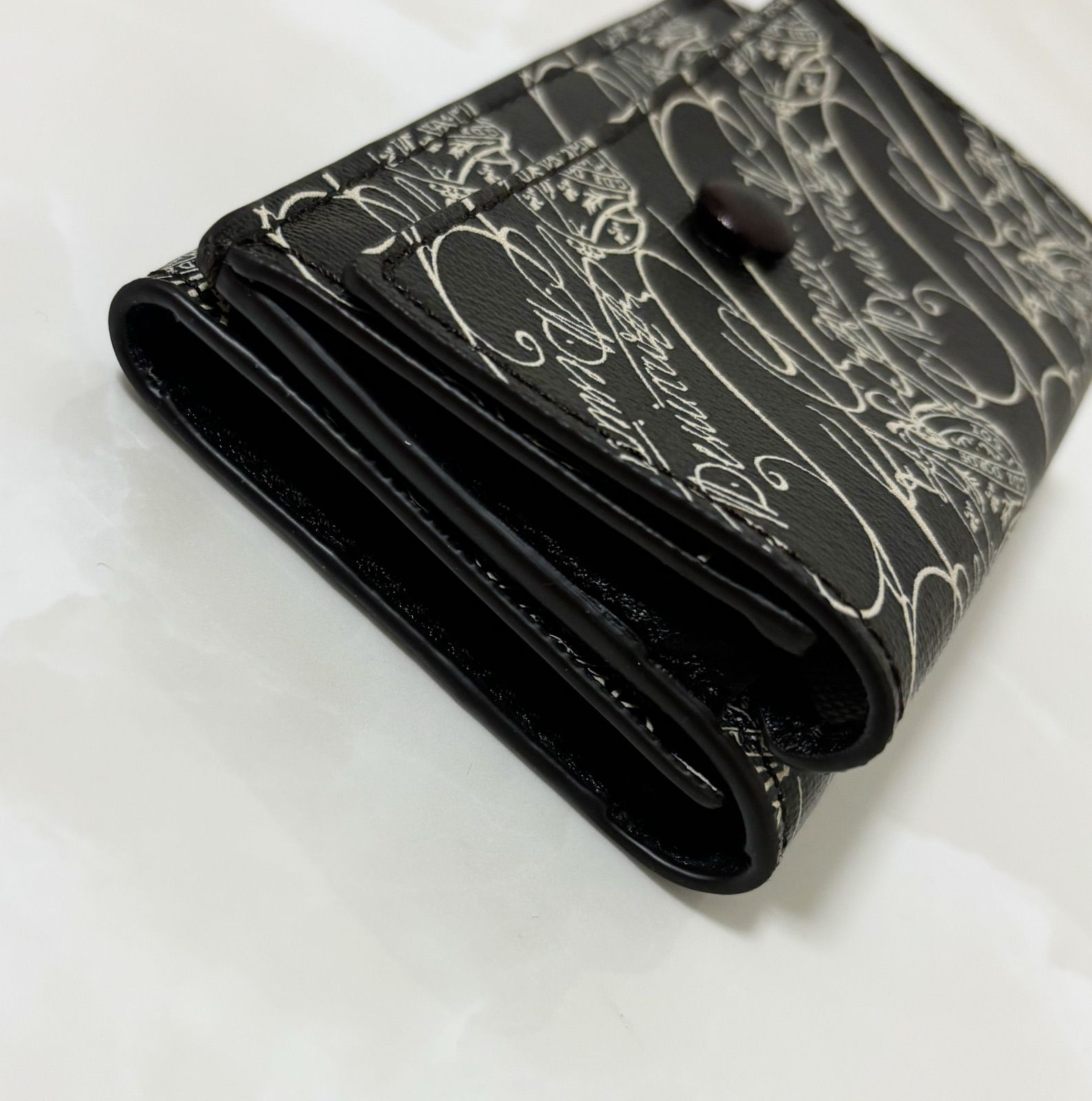 ⭐️ 美品 ベルルッティ カリグラフィー コンパクトウォレット 折り財布 ブラウン Berluti ベルルッティ 財布 ミニ財布 コインケース 小銭入れ