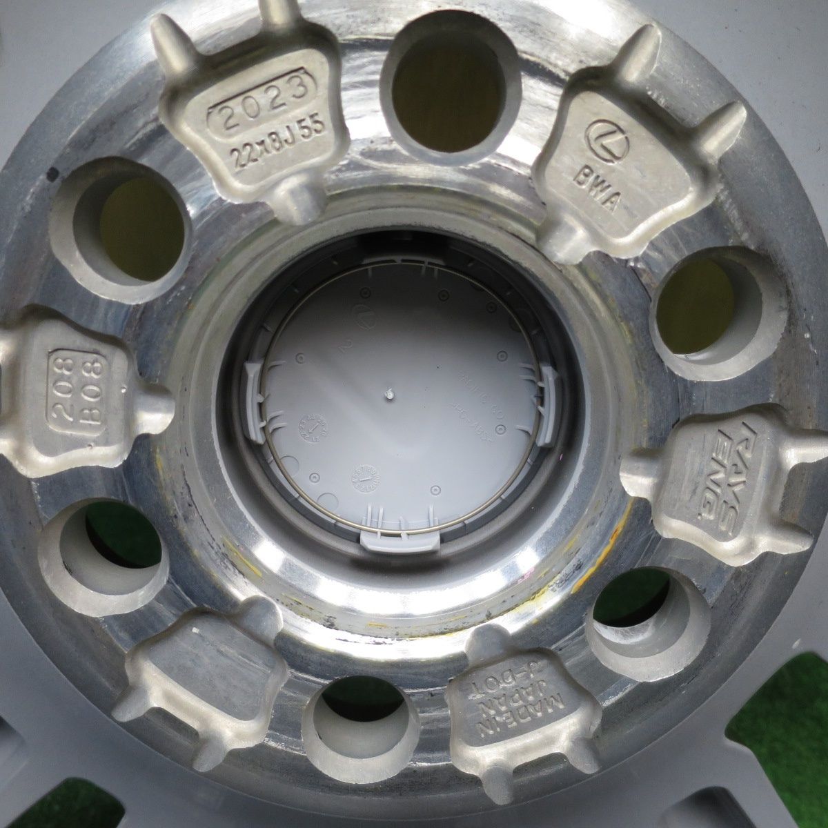 22×8J