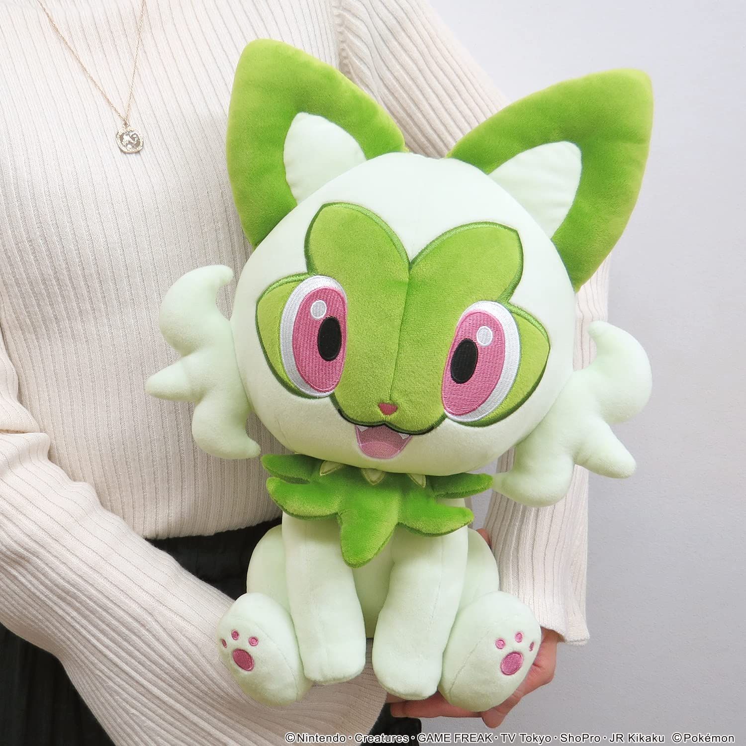三英貿易　ポケモン　ピカチュウ　ニャオハ　ぽてはぐ　クッション　ぬいぐるみ 三英貿易 ポケットモンスター ぽてはぐクッション ニャオハ W28×D29