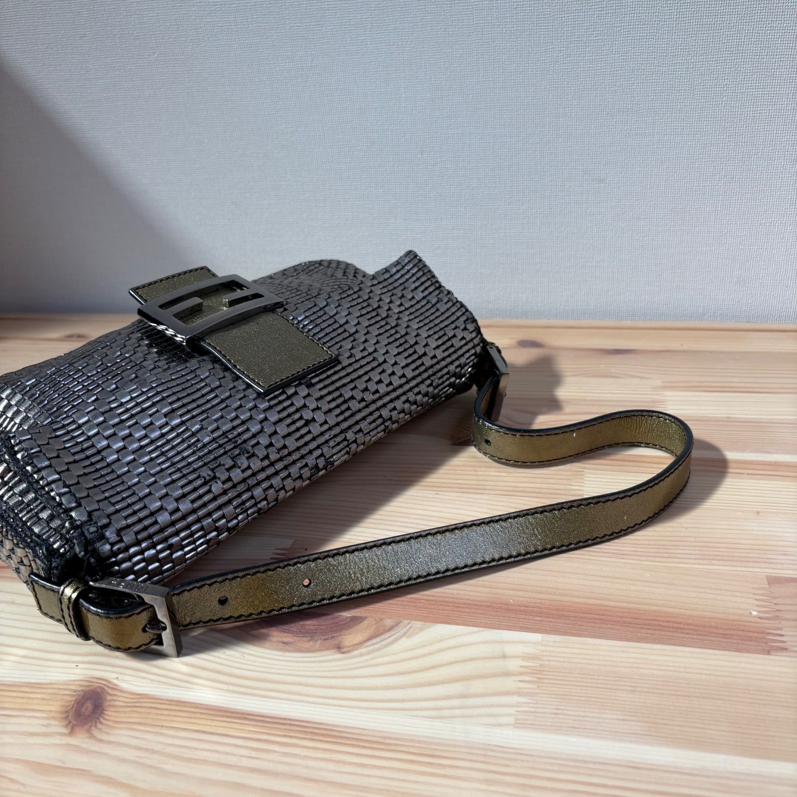 フェンディ メタリック