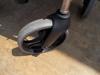 一部地域を除き送料無料 抑速ブレーキ付前腕支持型歩行車