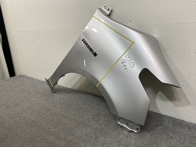 シルバーメタリック