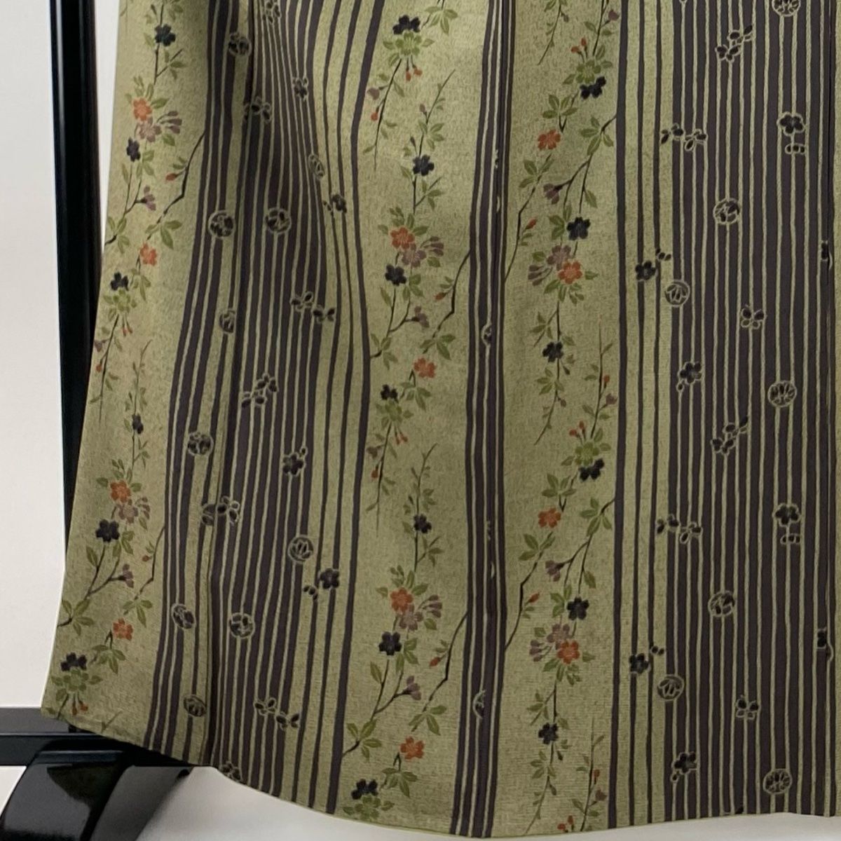 小紋 身丈162.5cm 裄丈66cm M 袷 桜 縦縞 茶緑色 正絹 秀品