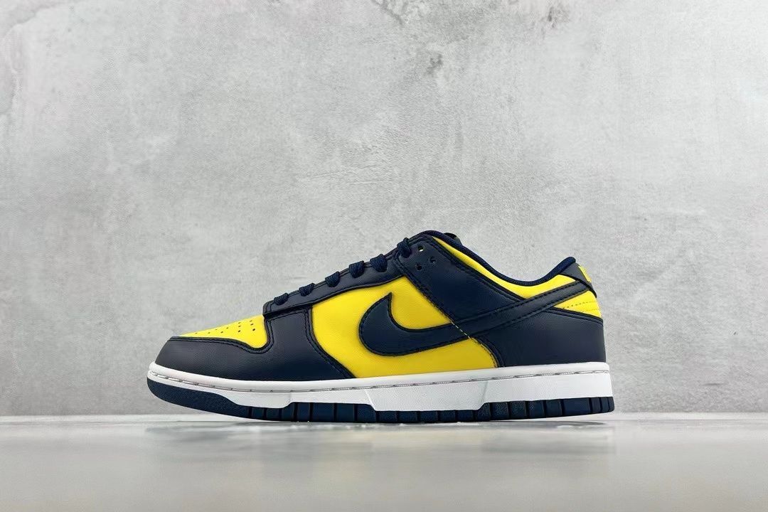 NIKE DUNK LOW RETRO MICHIGAN