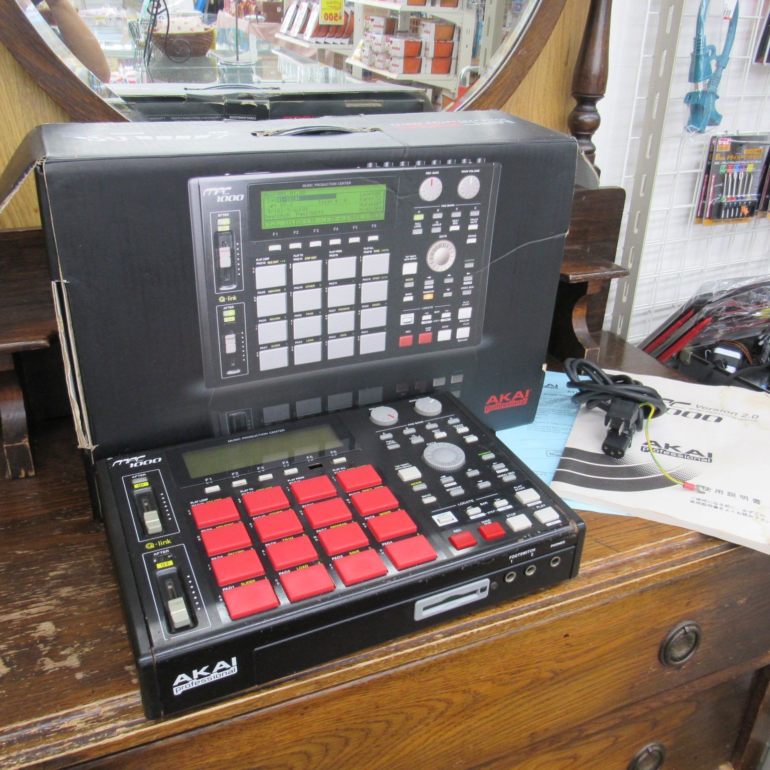 AKAI サンプラー MPC1000 MUSIC PRODUCTION CENTER 通電確認済み