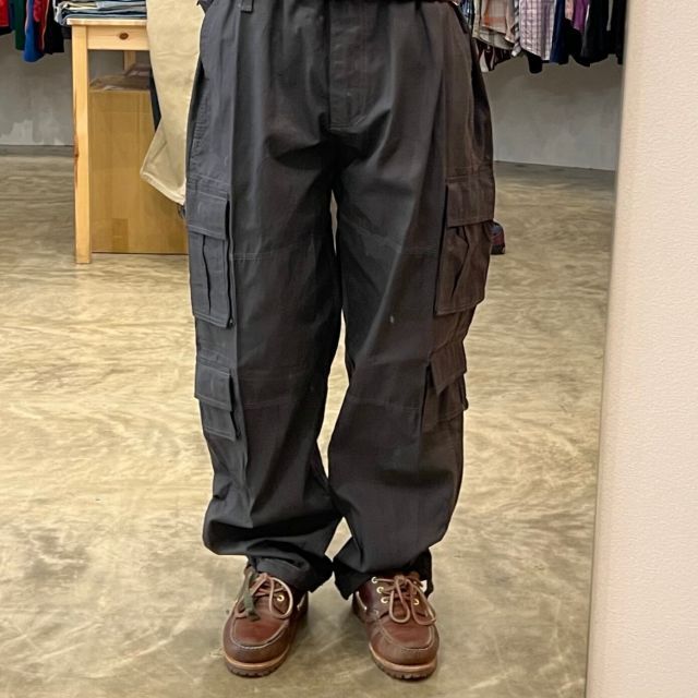 ナイロンパンツ